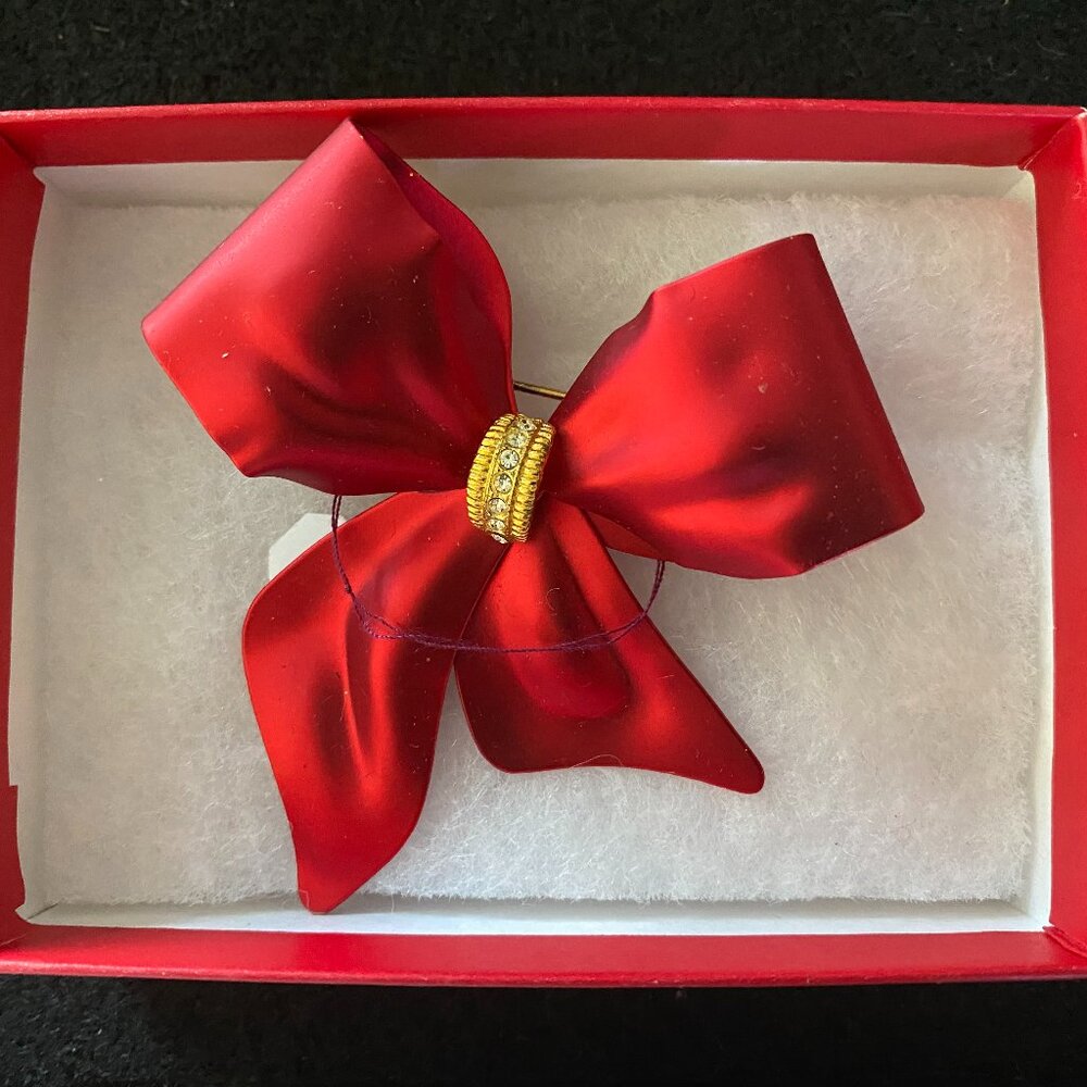 STUNNING MATTE RED PIN W GOLD & RHINESTONE KNOT BROOCH